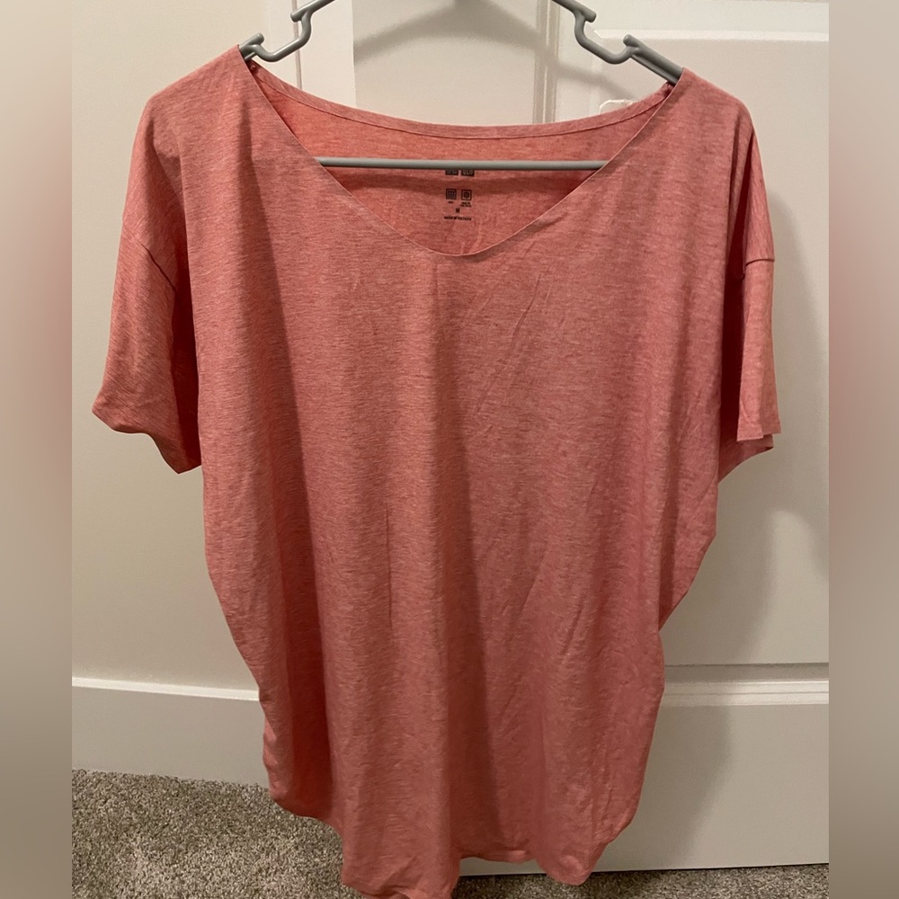 Uniqlo Medium Workout shirt - pink